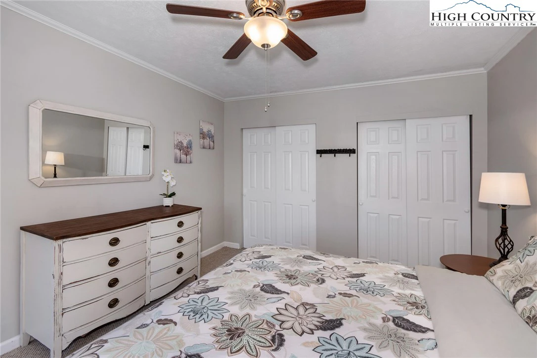 Image number 9 for the current listing