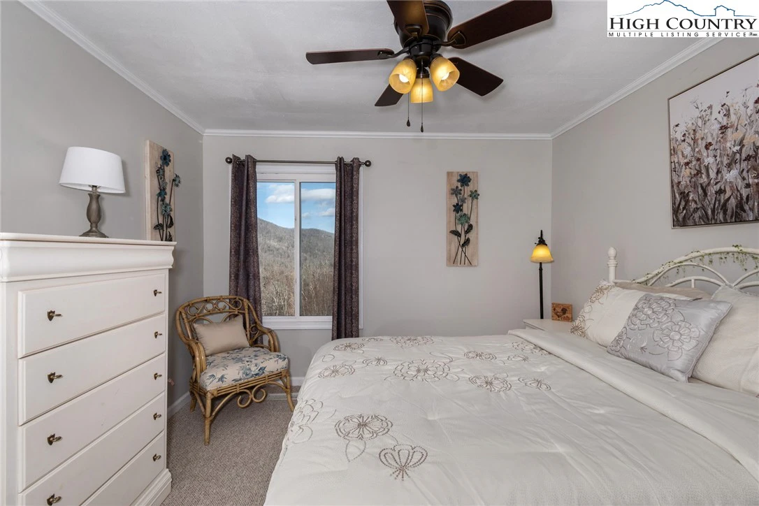 Image number 2 for the current listing