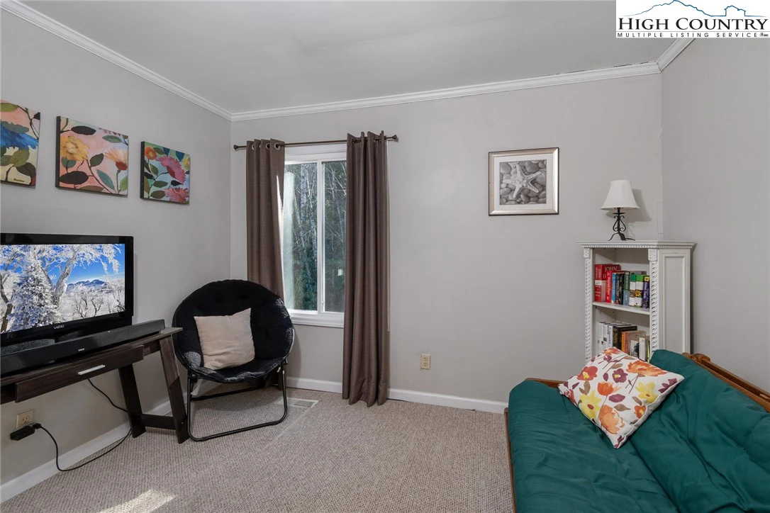 Image number 18 for the current listing