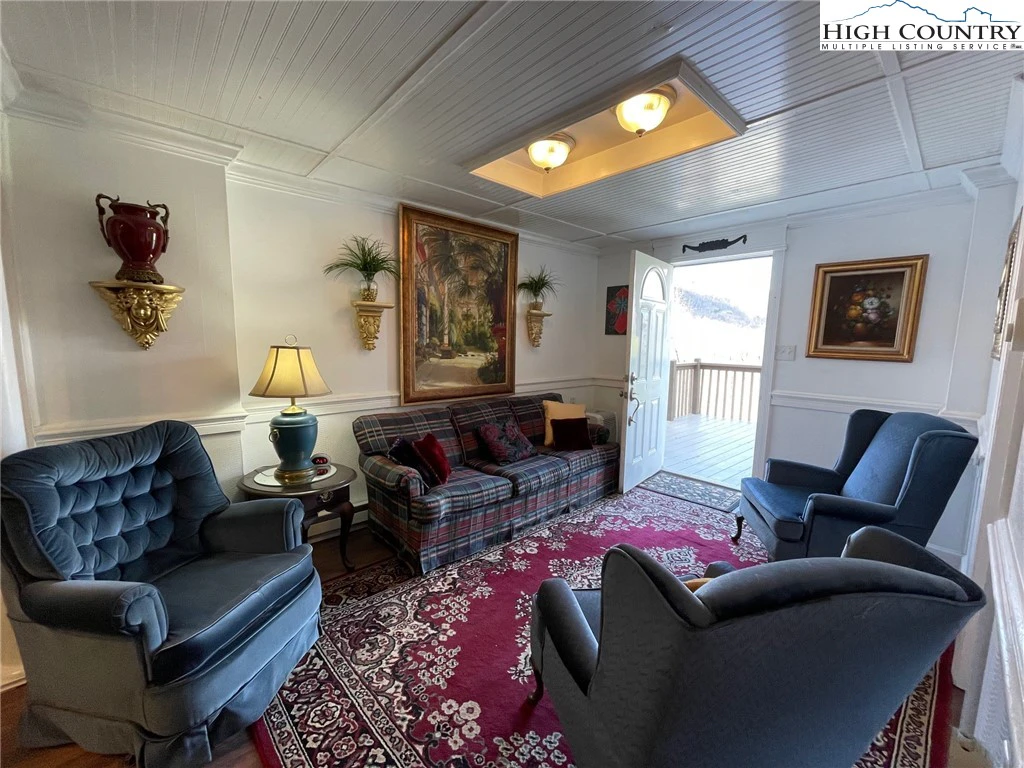 Image number 4 for the current listing