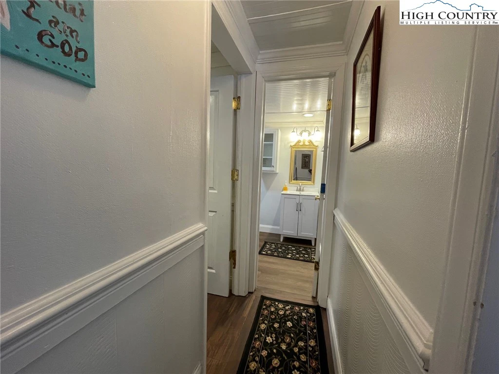 Image number 2 for the current listing