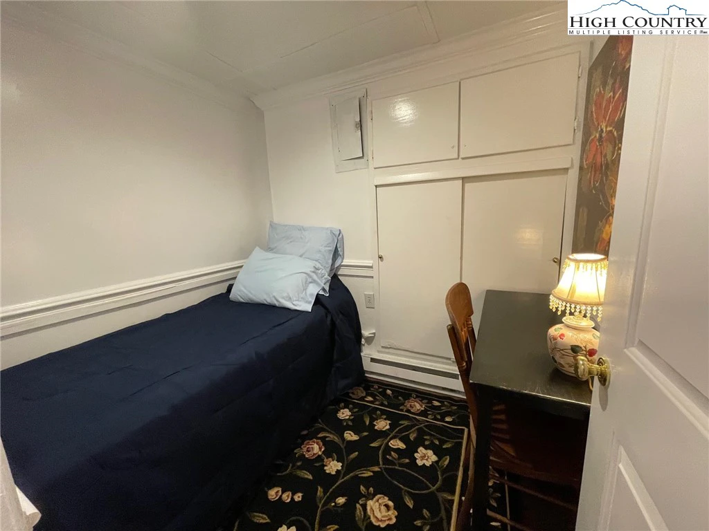 Image number 10 for the current listing