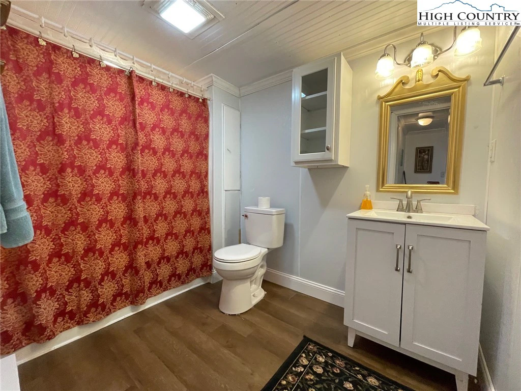 Image number 3 for the current listing