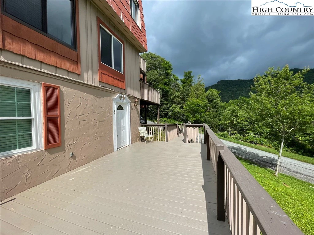 Image number 14 for the current listing
