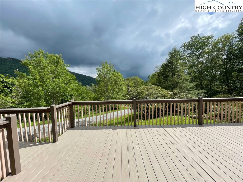 Image number 8 for the current listing