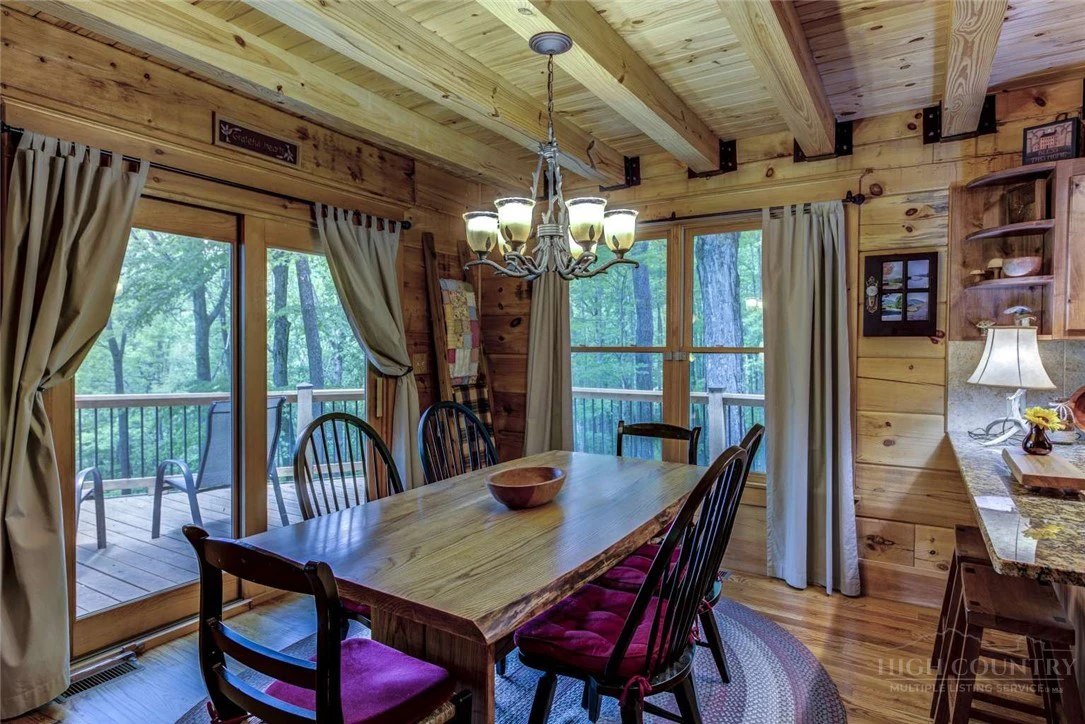 Image number 19 for the current listing