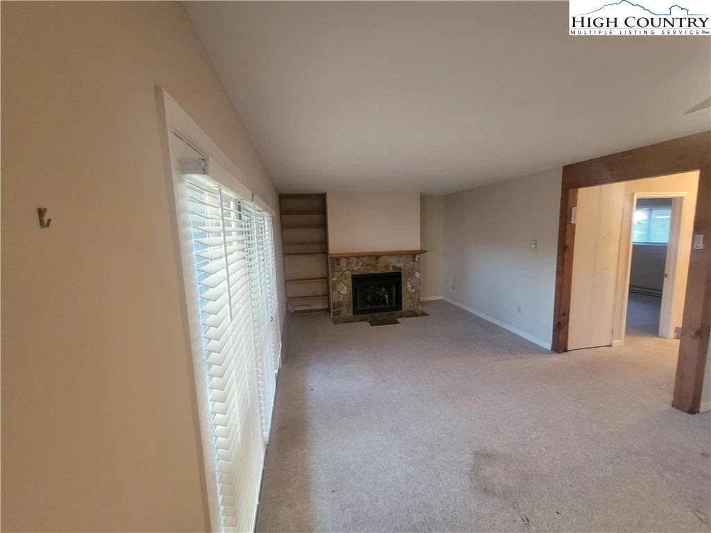 Image number 4 for the current listing