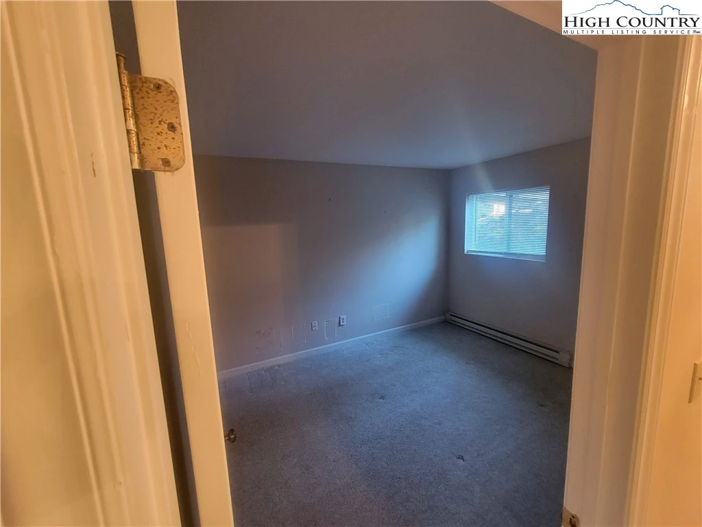 Image number 6 for the current listing
