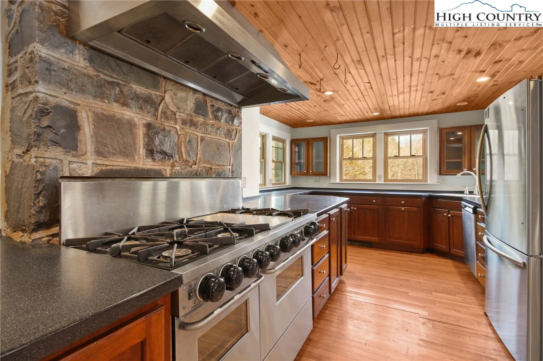 Image number 21 for the current listing