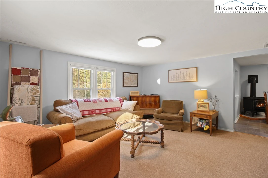 Image number 17 for the current listing