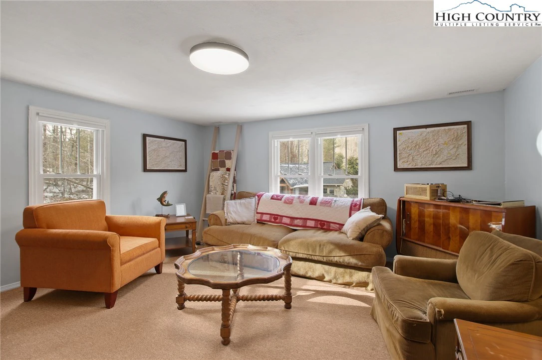 Image number 15 for the current listing