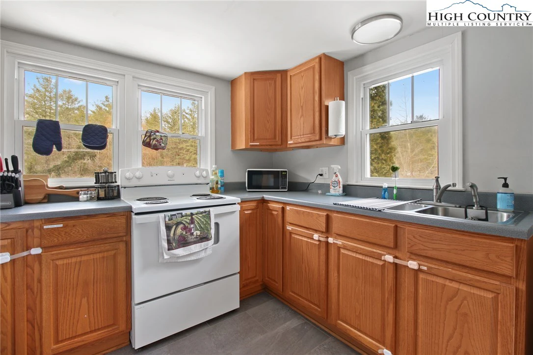 Image number 11 for the current listing