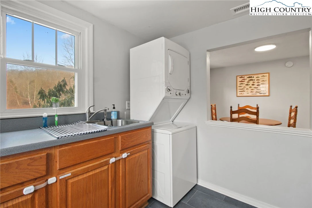 Image number 10 for the current listing