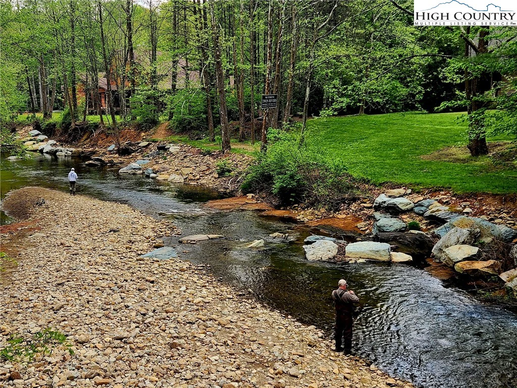 Image number 1 for the current listing