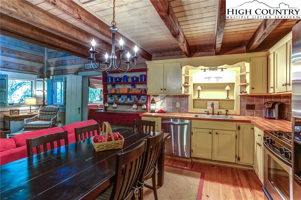 Image number 11 for the current listing