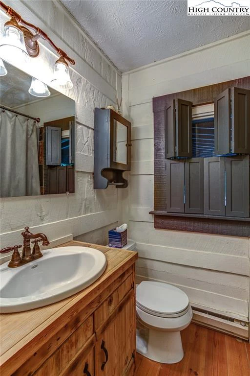 Image number 8 for the current listing