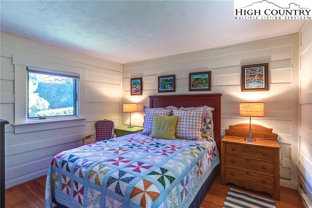 Image number 7 for the current listing