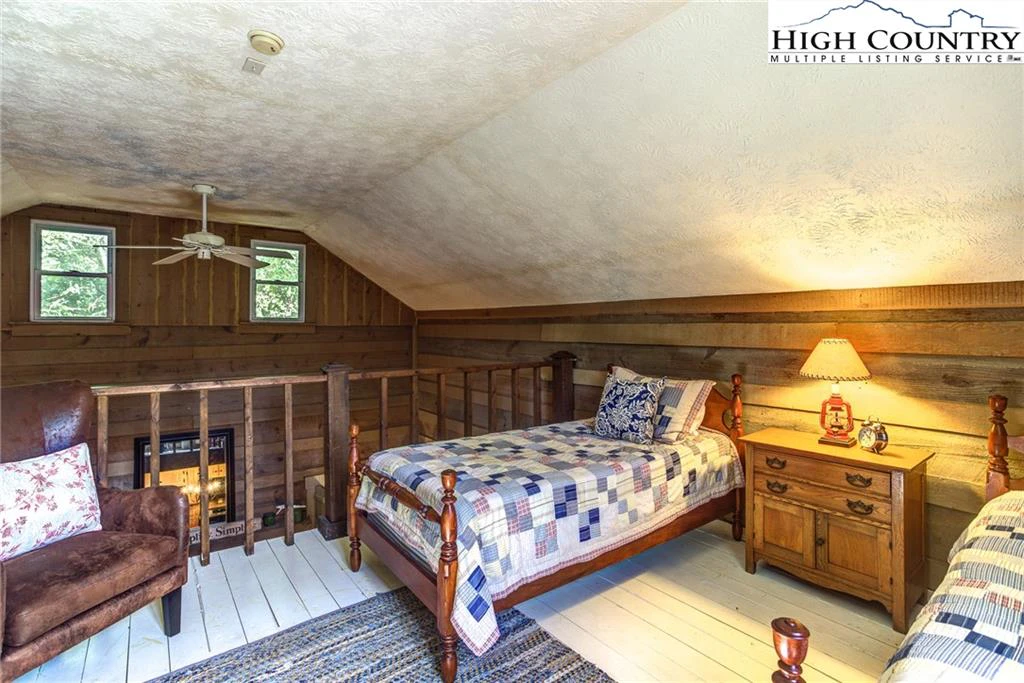 Image number 5 for the current listing