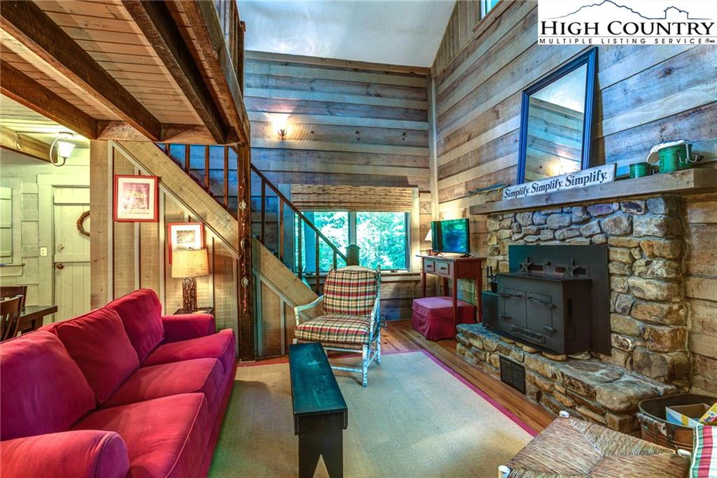 Image number 13 for the current listing