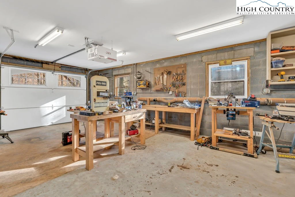 Image number 15 for the current listing