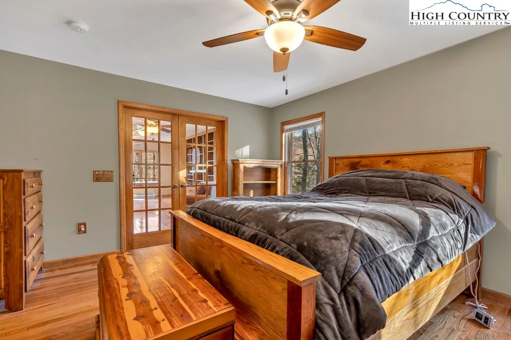 Image number 7 for the current listing
