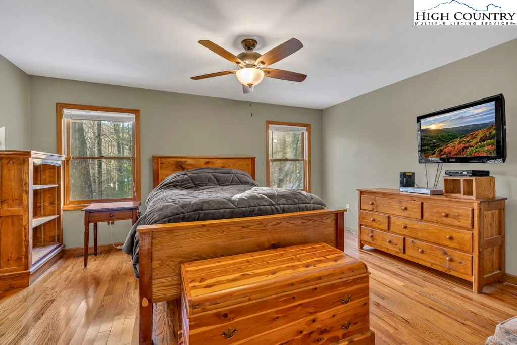 Image number 6 for the current listing
