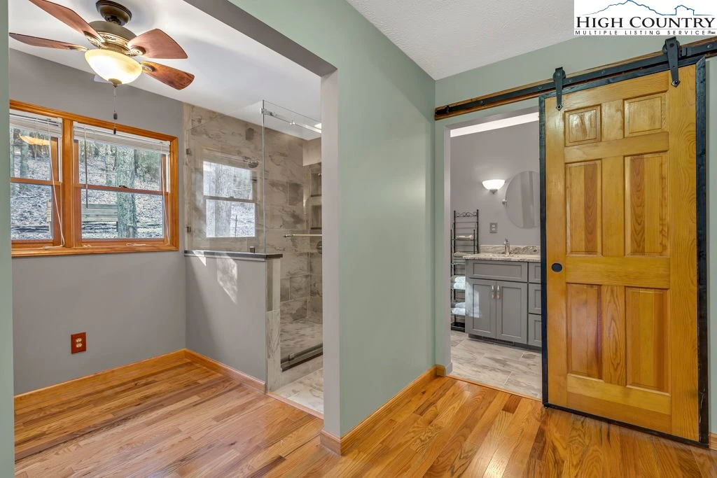Image number 3 for the current listing