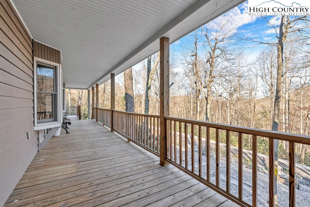 Image number 17 for the current listing