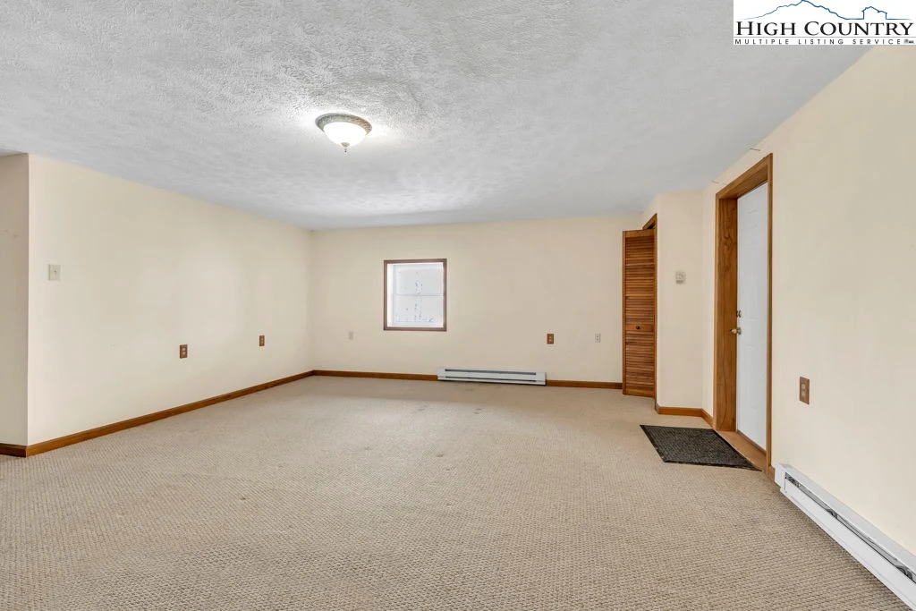 Image number 12 for the current listing