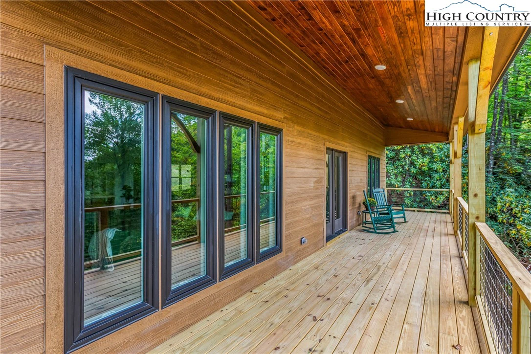 Image number 16 for the current listing