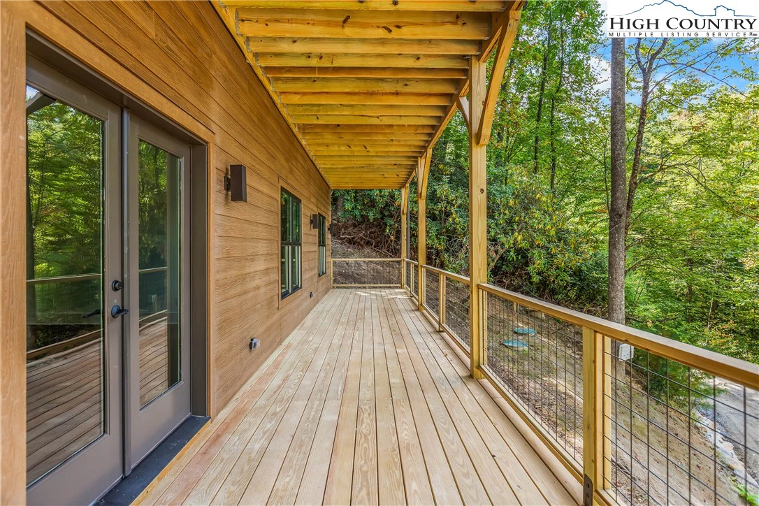 Image number 18 for the current listing