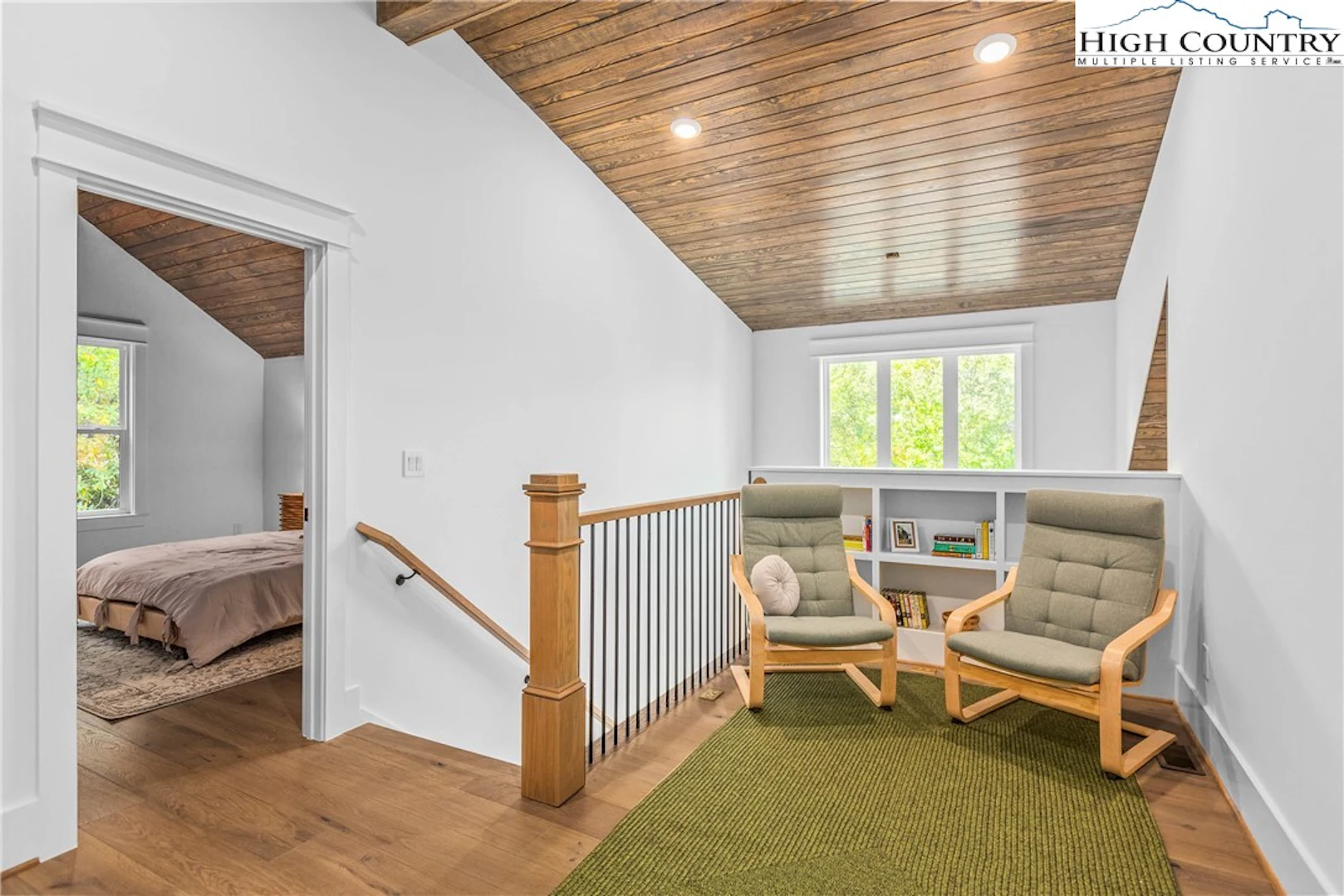 Image number 4 for the current listing