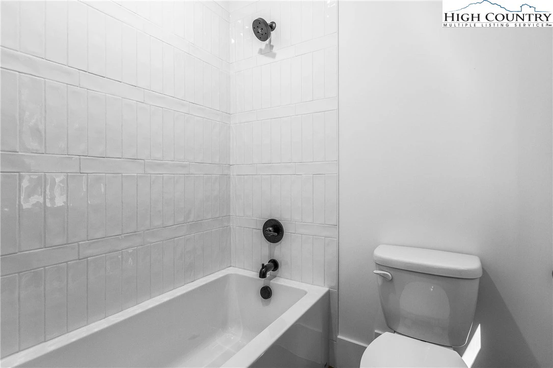 Image number 5 for the current listing
