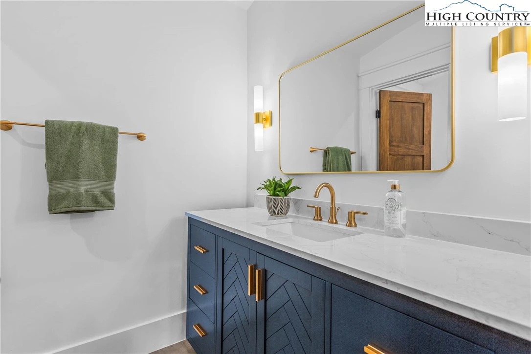 Image number 6 for the current listing