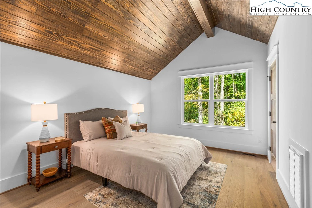 Image number 7 for the current listing