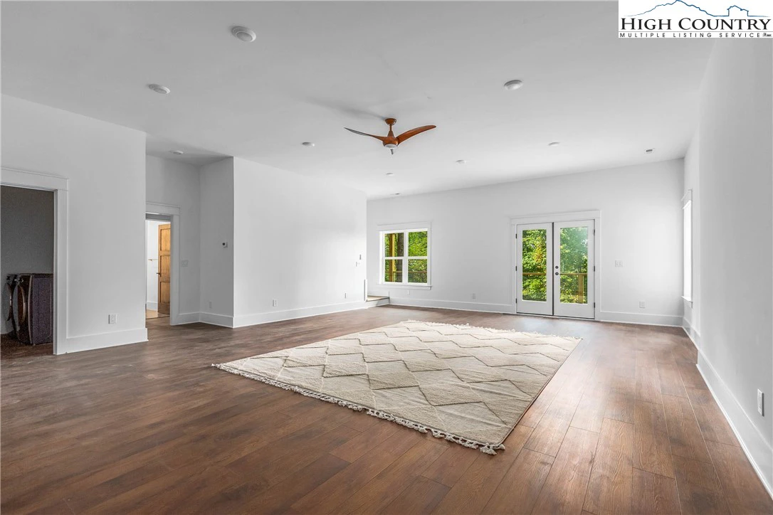 Image number 10 for the current listing