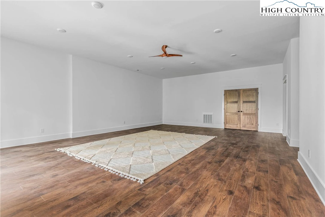 Image number 12 for the current listing