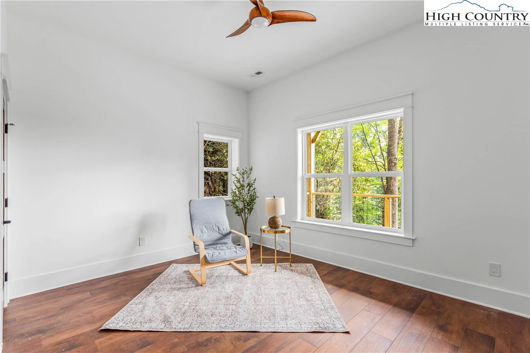 Image number 13 for the current listing