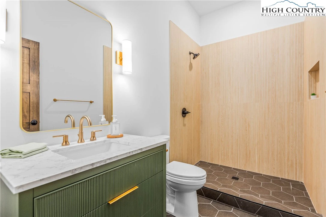 Image number 2 for the current listing