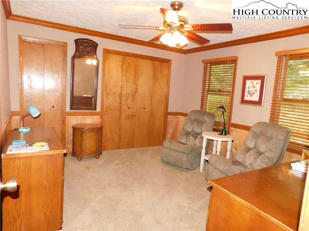 Image number 5 for the current listing