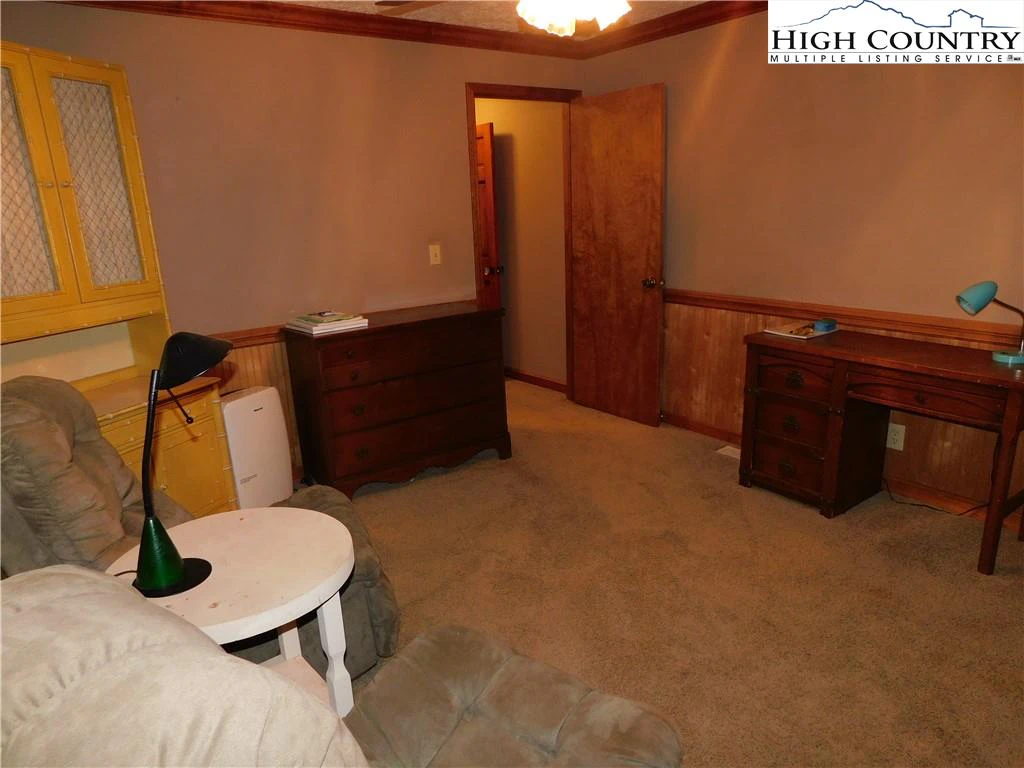 Image number 6 for the current listing