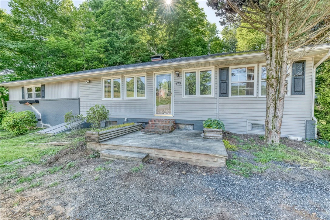 Image number 1 for the current listing