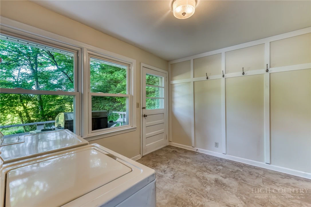 Image number 7 for the current listing