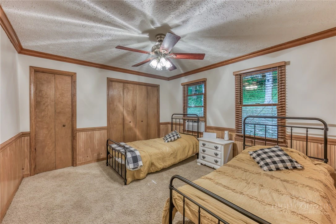 Image number 3 for the current listing