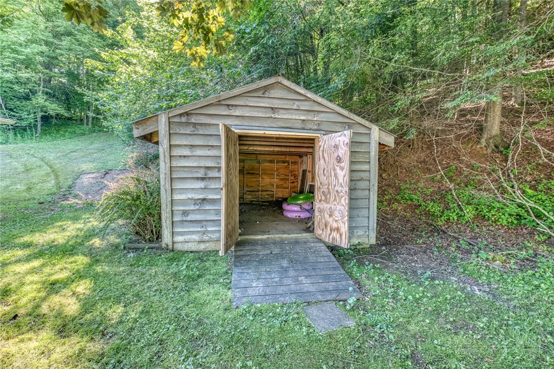 Image number 19 for the current listing
