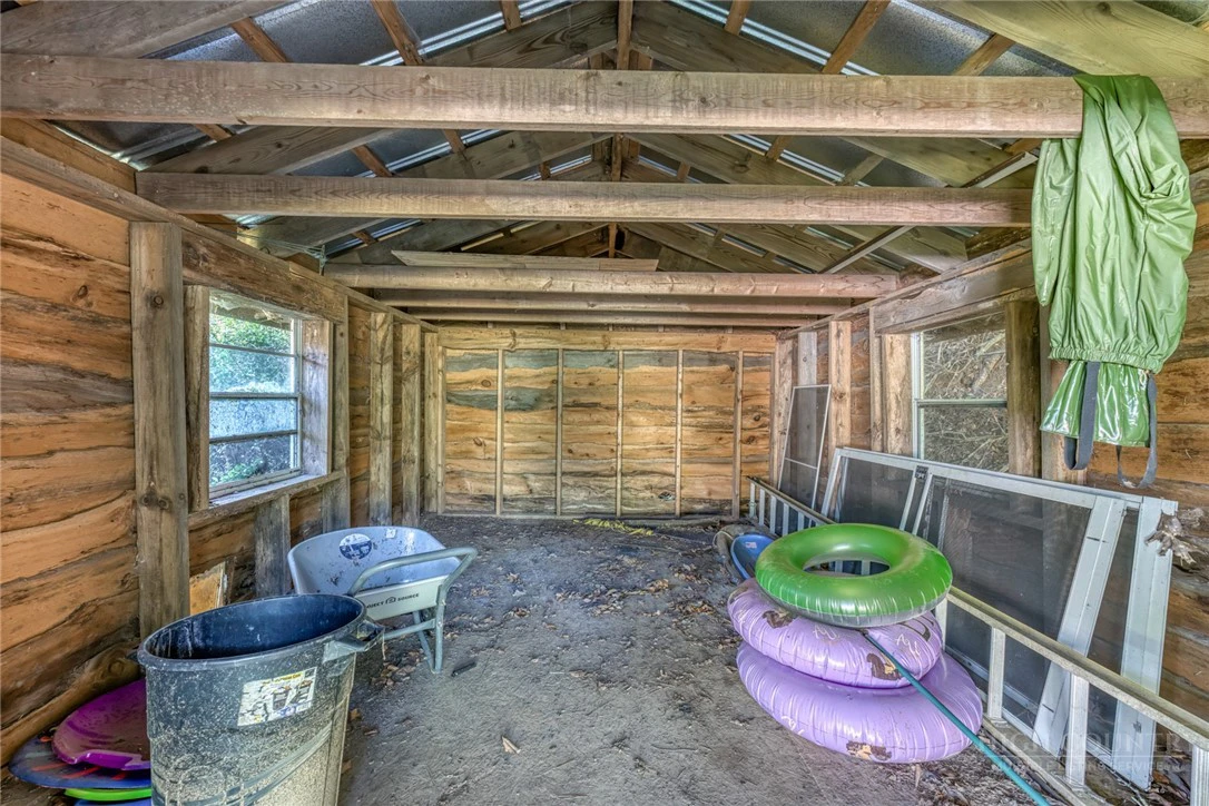 Image number 21 for the current listing
