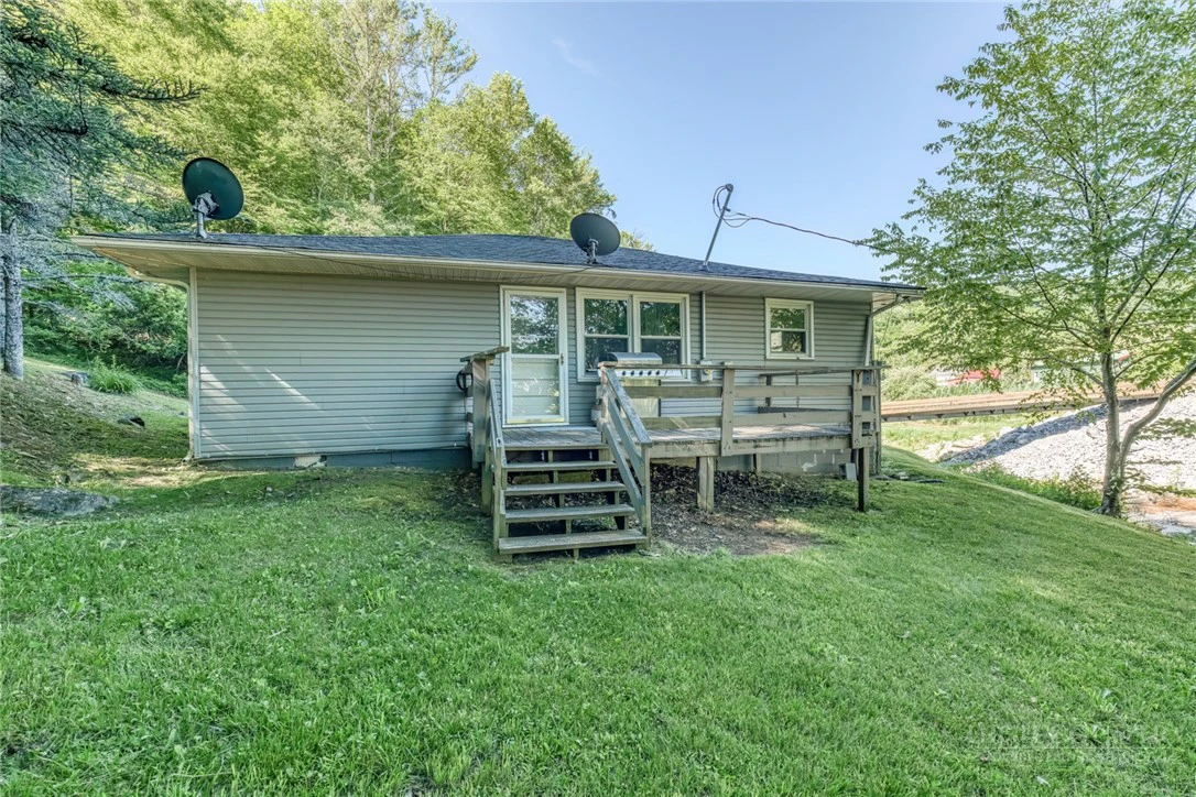 Image number 16 for the current listing