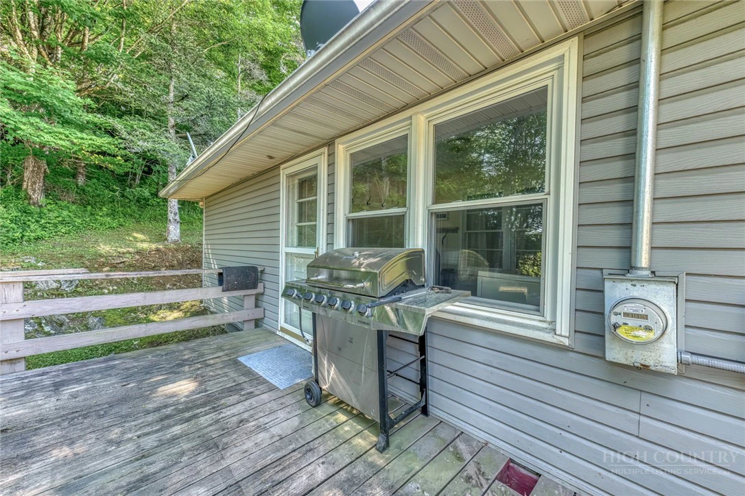 Image number 18 for the current listing