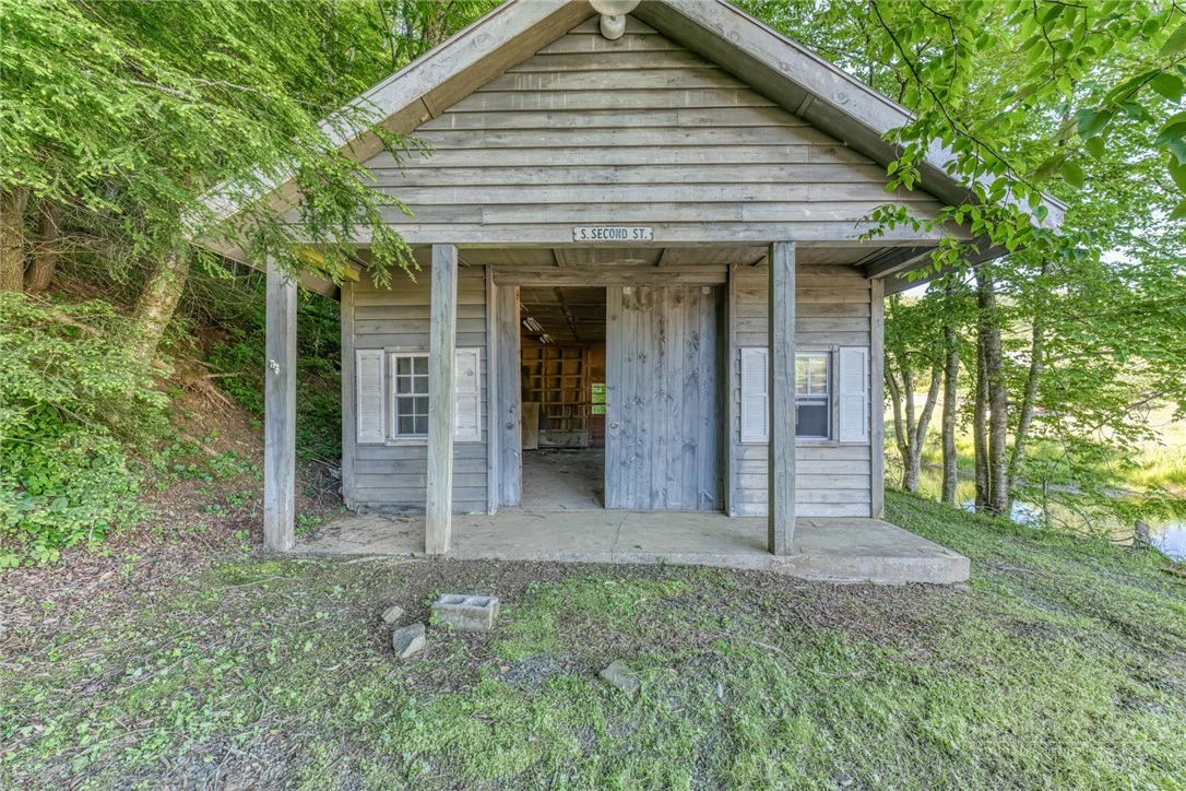 Image number 12 for the current listing