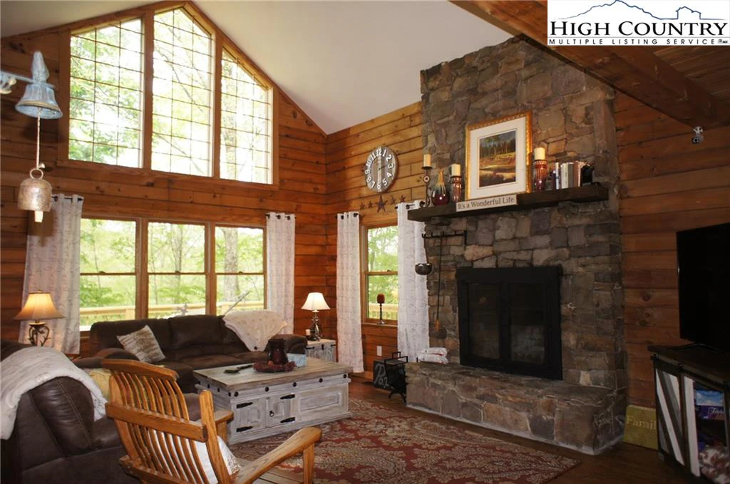 Image number 14 for the current listing